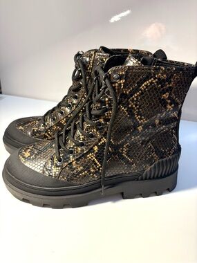 Women’s’ Circus by Sam Edelman, vegan, snakeskin colour Boots, Sz 8, like new